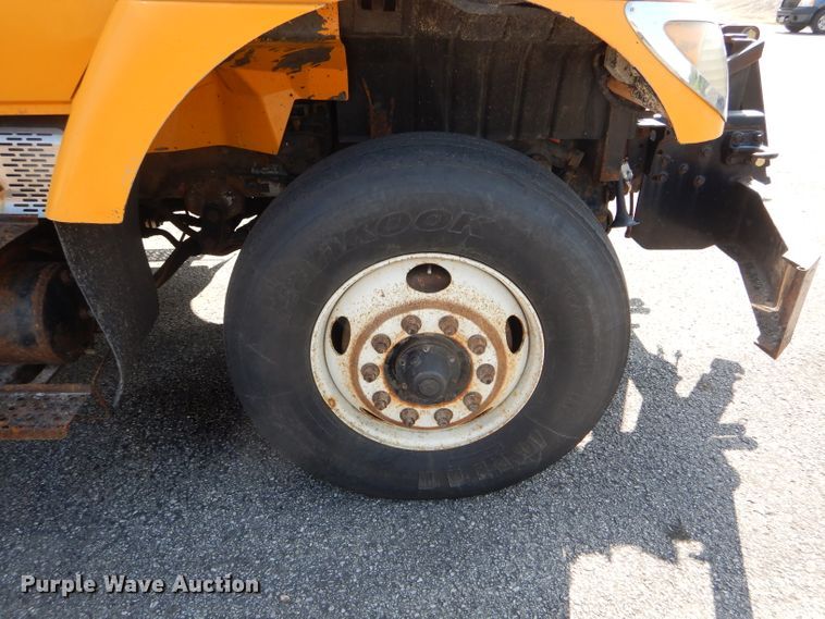 image for item DF3053 2004 International 7400 dump truck