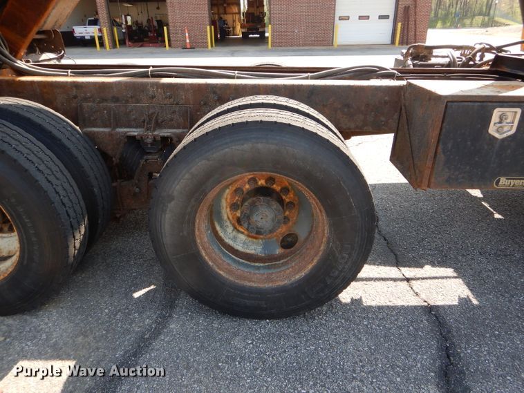 image for item DF3053 2004 International 7400 dump truck