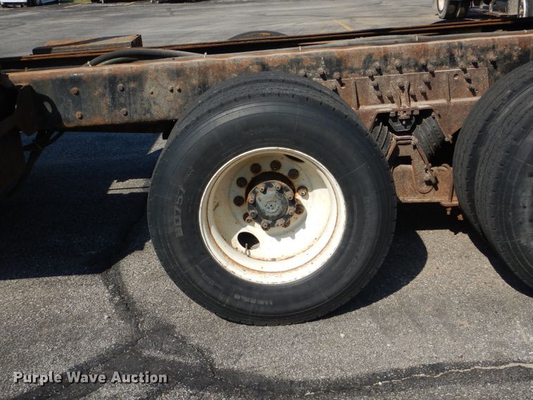 image for item DF3053 2004 International 7400 dump truck