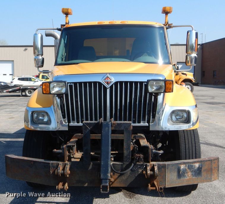 image for item DF3054 2003 International 7400 dump truck