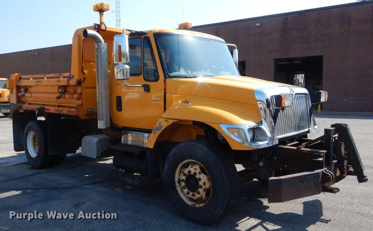 image for item DF3054 2003 International 7400 dump truck