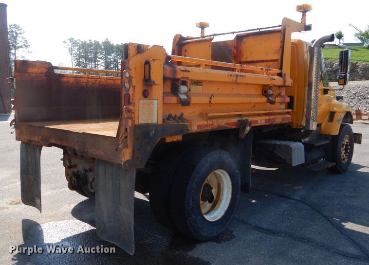 image for item DF3054 2003 International 7400 dump truck