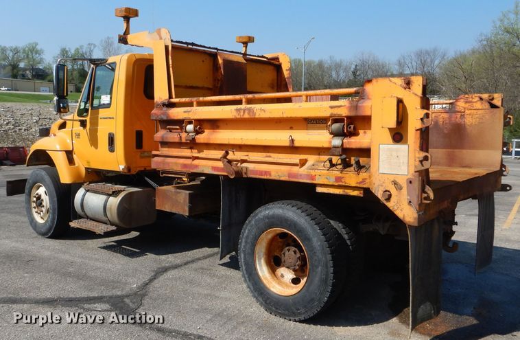 image for item DF3054 2003 International 7400 dump truck