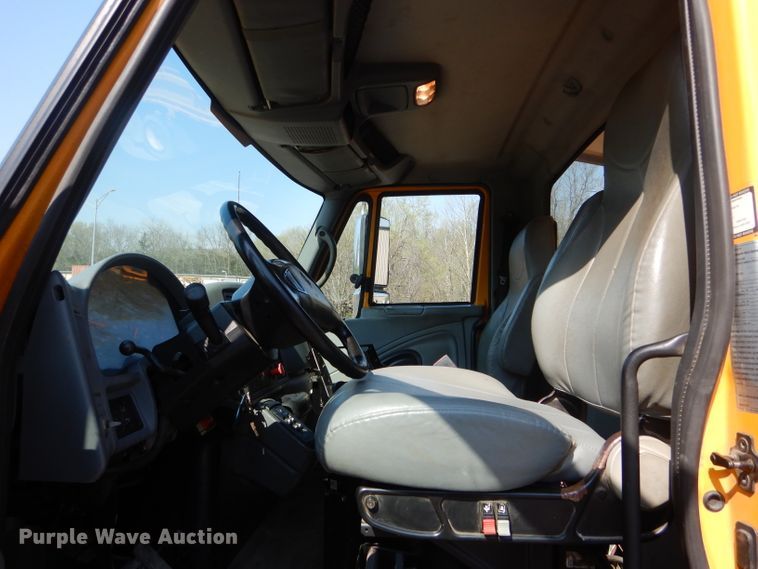 image for item DF3054 2003 International 7400 dump truck