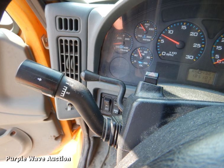 image for item DF3054 2003 International 7400 dump truck