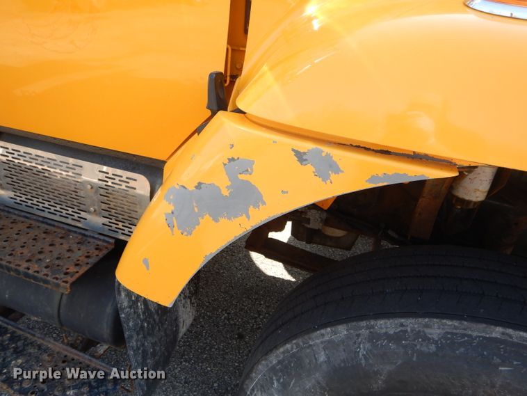 image for item DF3054 2003 International 7400 dump truck