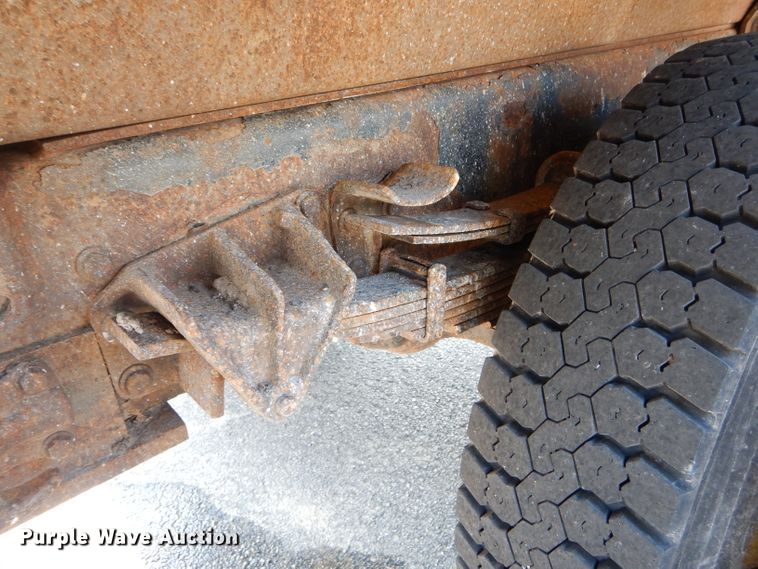 image for item DF3054 2003 International 7400 dump truck