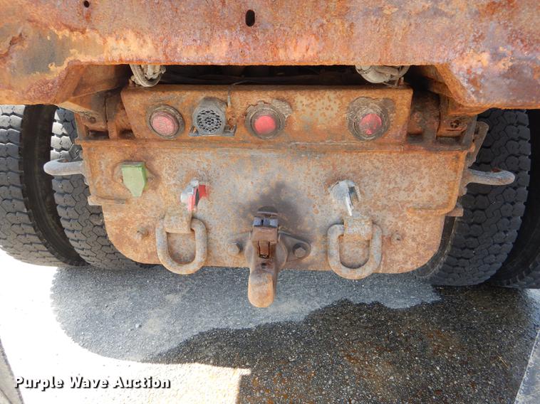 image for item DF3054 2003 International 7400 dump truck