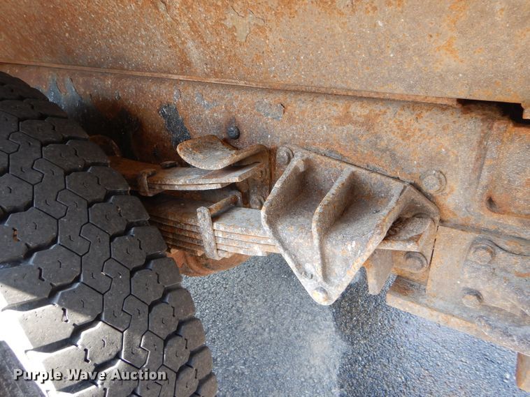 image for item DF3054 2003 International 7400 dump truck