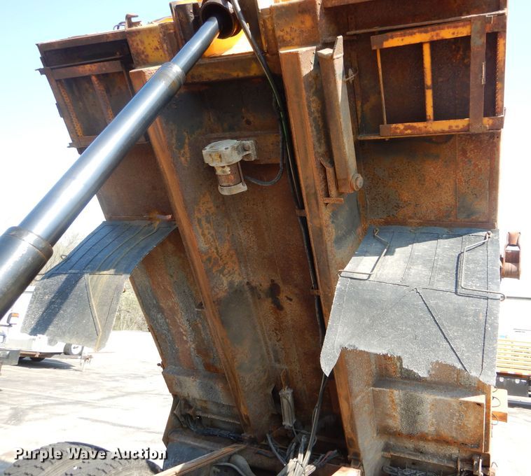 image for item DF3054 2003 International 7400 dump truck