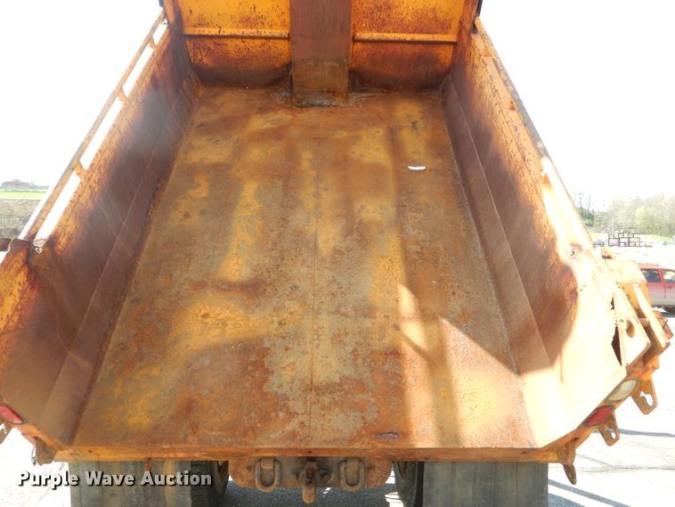 image for item DF3054 2003 International 7400 dump truck