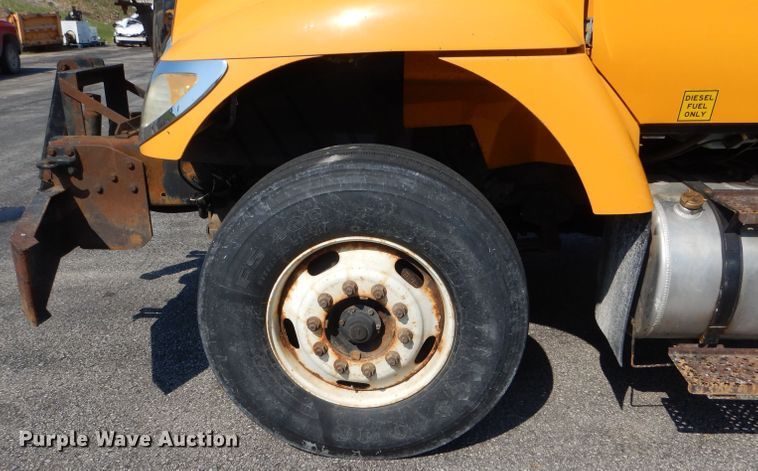 image for item DF3054 2003 International 7400 dump truck