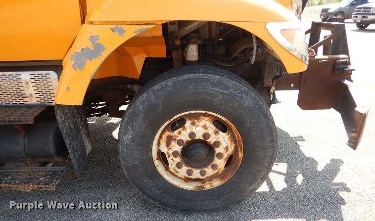 image for item DF3054 2003 International 7400 dump truck