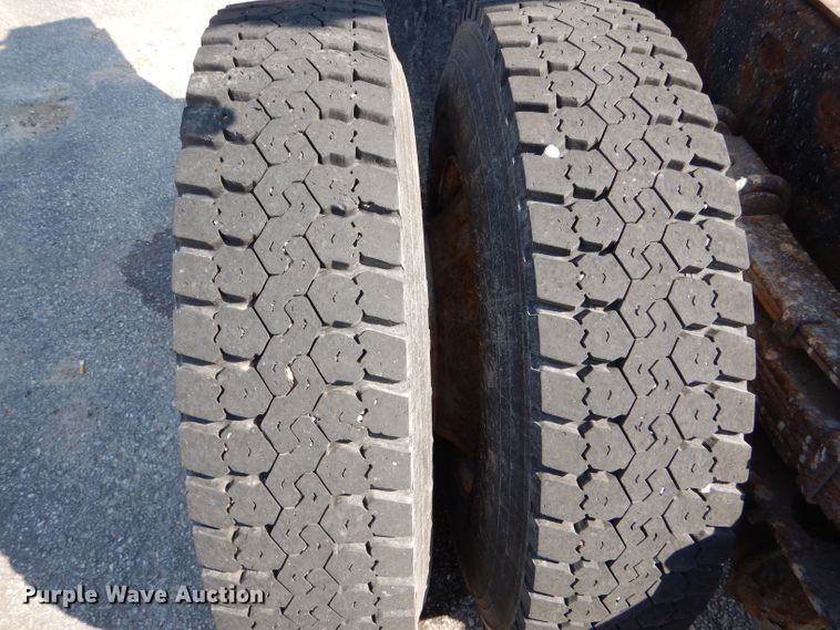 image for item DF3054 2003 International 7400 dump truck