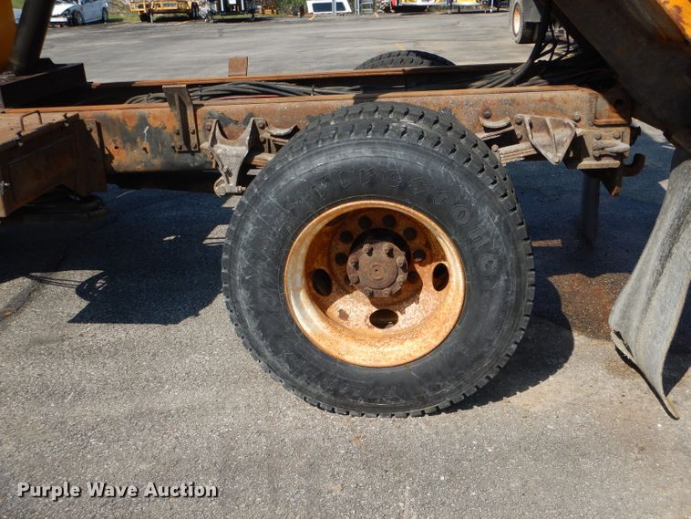 image for item DF3054 2003 International 7400 dump truck