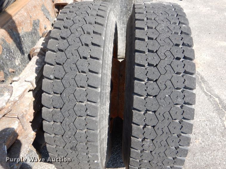 image for item DF3054 2003 International 7400 dump truck