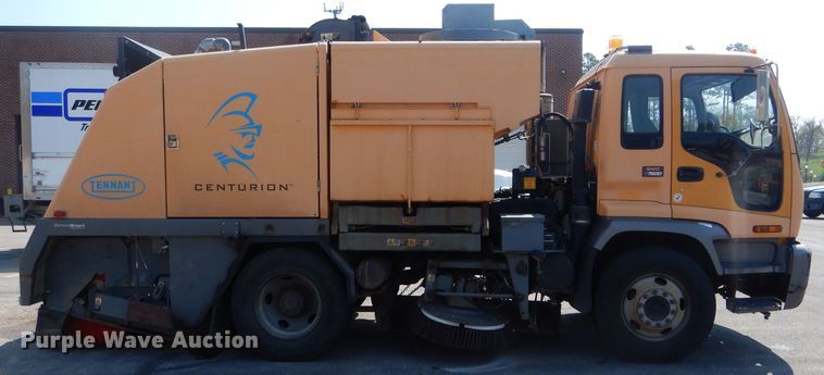 image for item DF3055 2004 GMC T7500 street sweeper