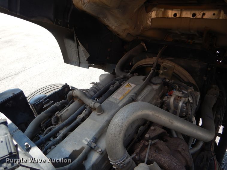 image for item DF3055 2004 GMC T7500 street sweeper