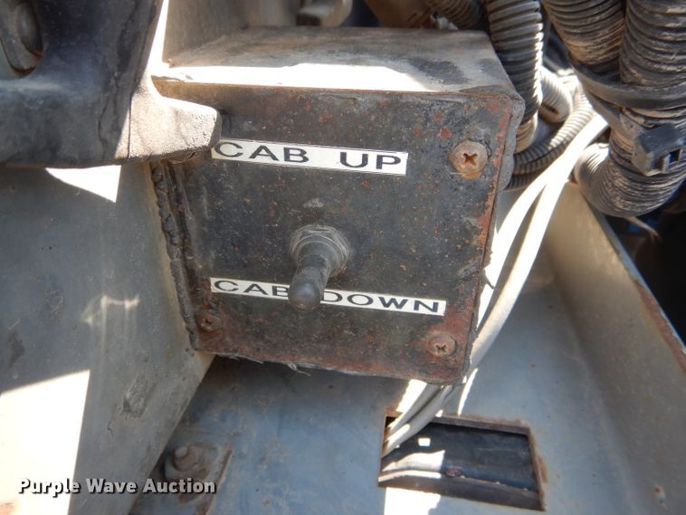 image for item DF3055 2004 GMC T7500 street sweeper