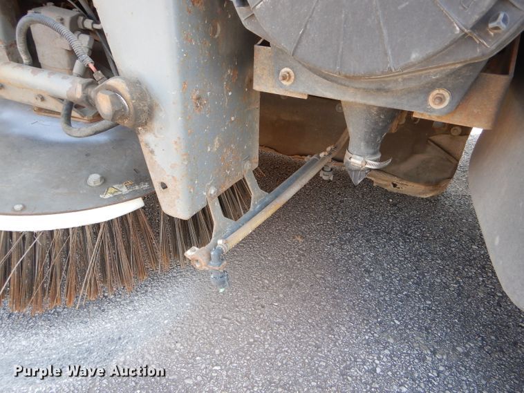 image for item DF3055 2004 GMC T7500 street sweeper