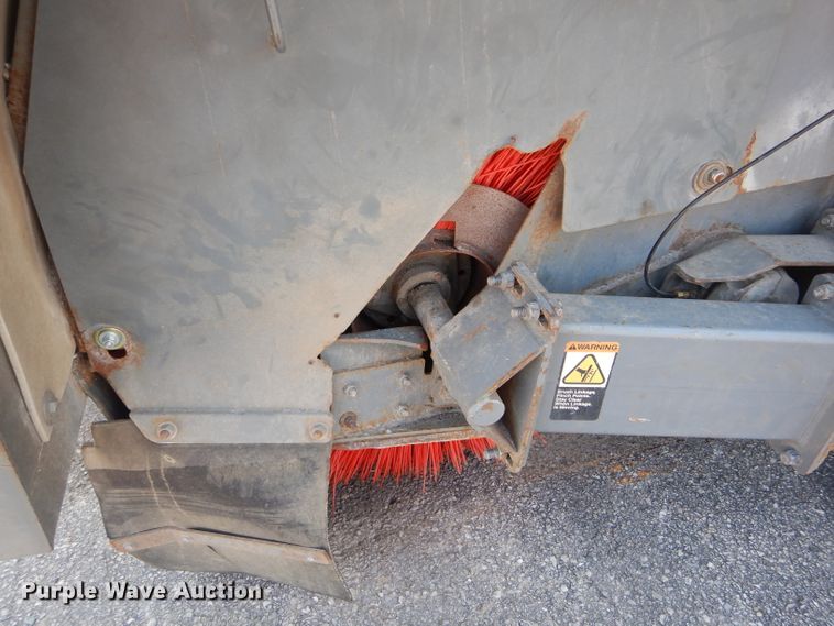 image for item DF3055 2004 GMC T7500 street sweeper