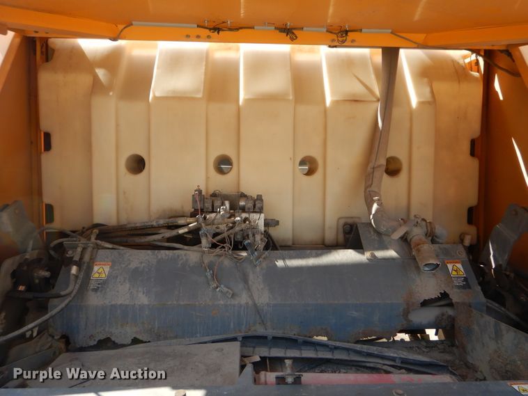 image for item DF3055 2004 GMC T7500 street sweeper