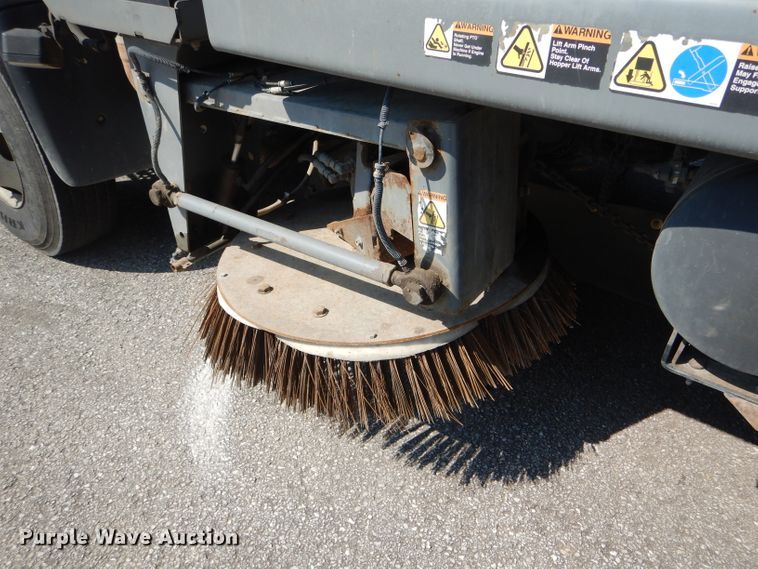 image for item DF3055 2004 GMC T7500 street sweeper