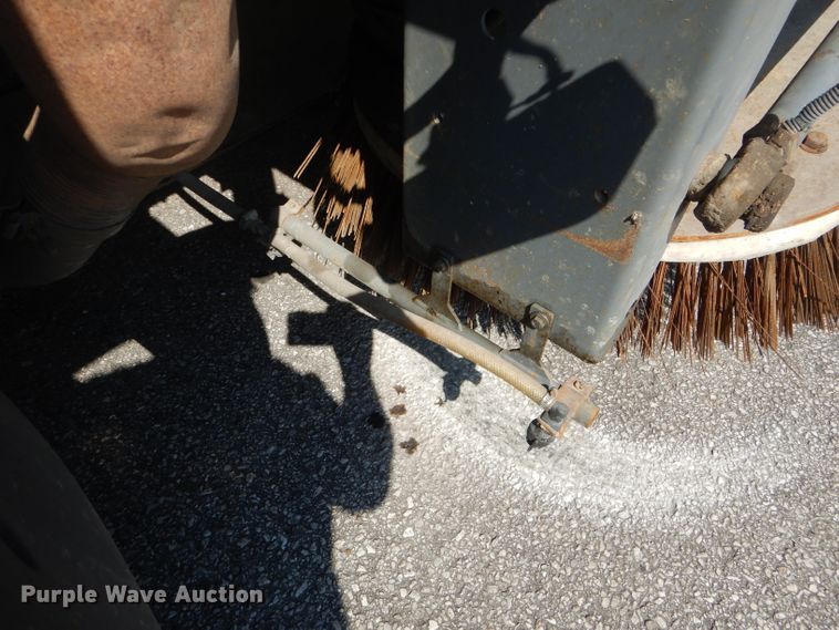 image for item DF3055 2004 GMC T7500 street sweeper