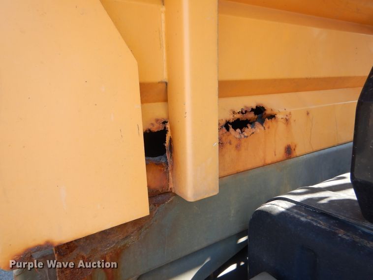 image for item DF3055 2004 GMC T7500 street sweeper