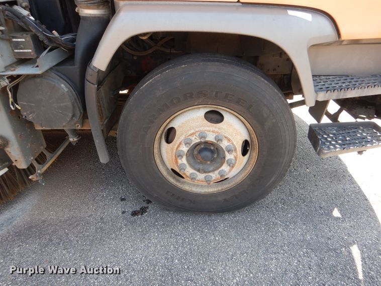 image for item DF3055 2004 GMC T7500 street sweeper