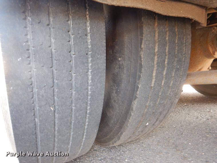 image for item DF3055 2004 GMC T7500 street sweeper