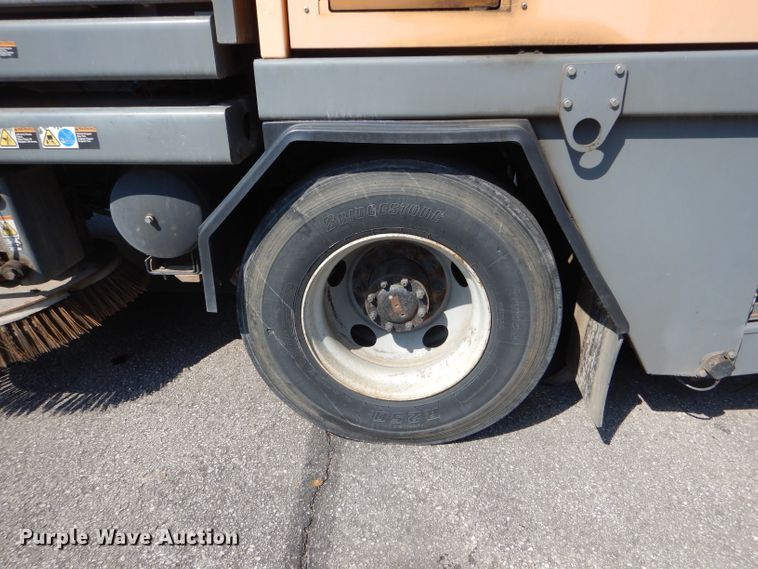 image for item DF3055 2004 GMC T7500 street sweeper