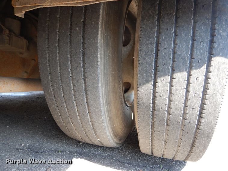 image for item DF3055 2004 GMC T7500 street sweeper