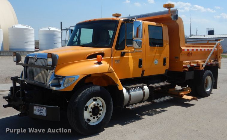 image for item DF3056 2005 International 7400 Crew Cab dump truck