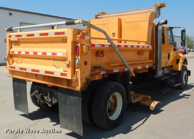 image for item DF3056 2005 International 7400 Crew Cab dump truck