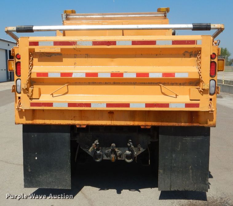 image for item DF3056 2005 International 7400 Crew Cab dump truck