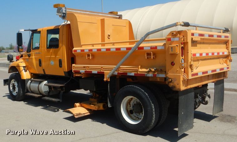 image for item DF3056 2005 International 7400 Crew Cab dump truck