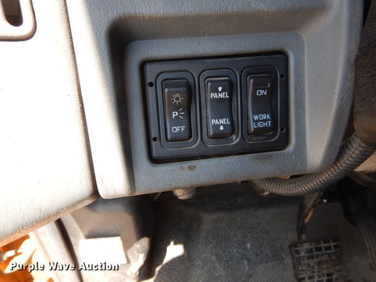 image for item DF3056 2005 International 7400 Crew Cab dump truck