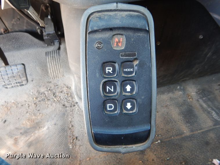 image for item DF3056 2005 International 7400 Crew Cab dump truck