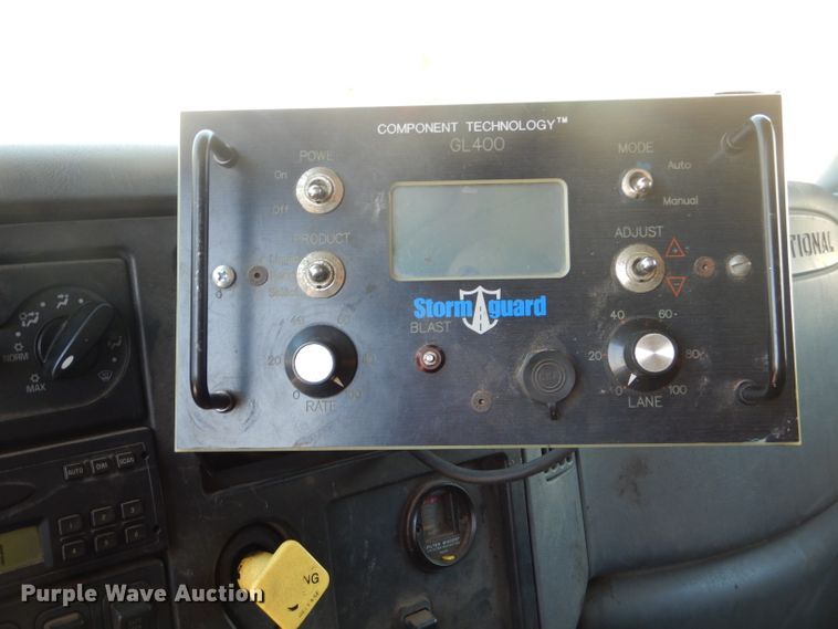 image for item DF3056 2005 International 7400 Crew Cab dump truck