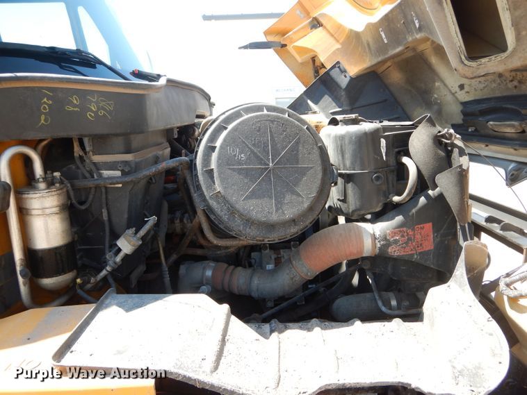 image for item DF3056 2005 International 7400 Crew Cab dump truck