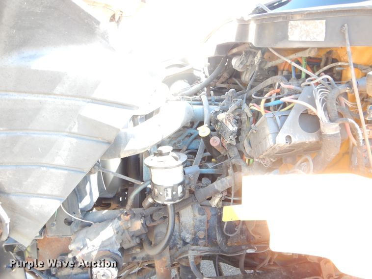 image for item DF3056 2005 International 7400 Crew Cab dump truck