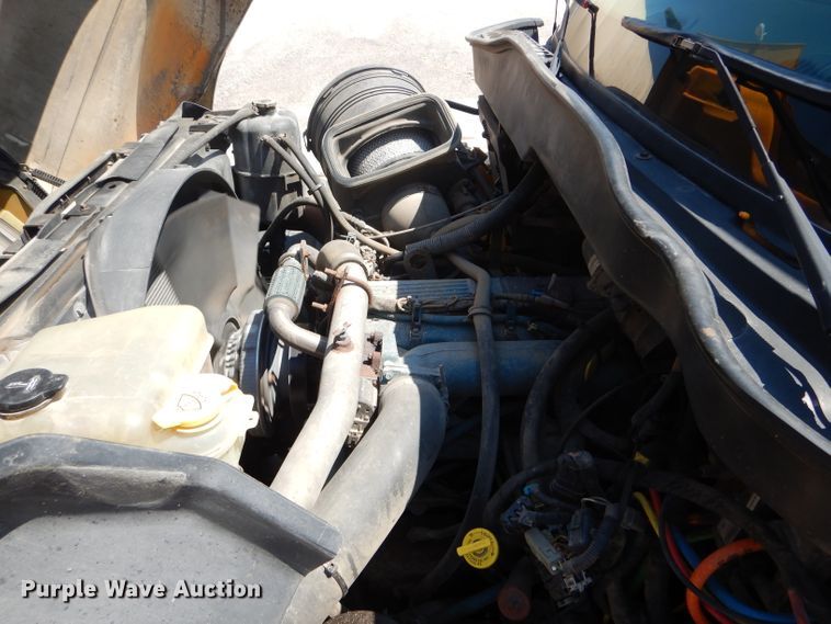 image for item DF3056 2005 International 7400 Crew Cab dump truck