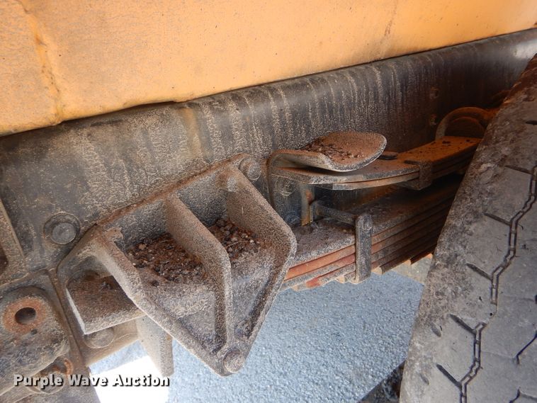 image for item DF3056 2005 International 7400 Crew Cab dump truck