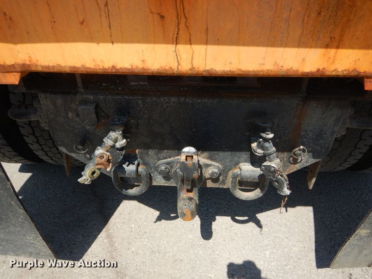 image for item DF3056 2005 International 7400 Crew Cab dump truck