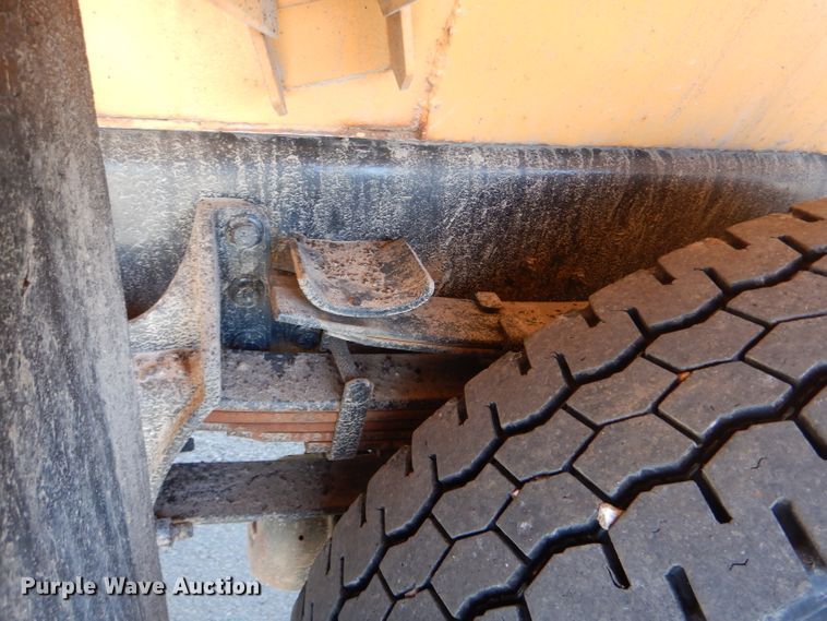 image for item DF3056 2005 International 7400 Crew Cab dump truck