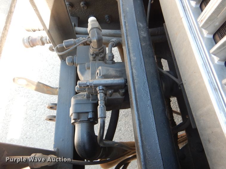 image for item DF3056 2005 International 7400 Crew Cab dump truck