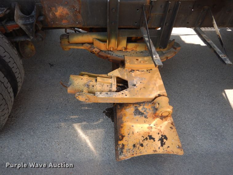 image for item DF3056 2005 International 7400 Crew Cab dump truck