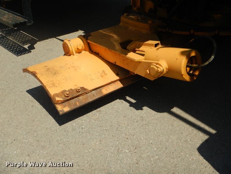 image for item DF3056 2005 International 7400 Crew Cab dump truck