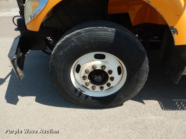 image for item DF3056 2005 International 7400 Crew Cab dump truck